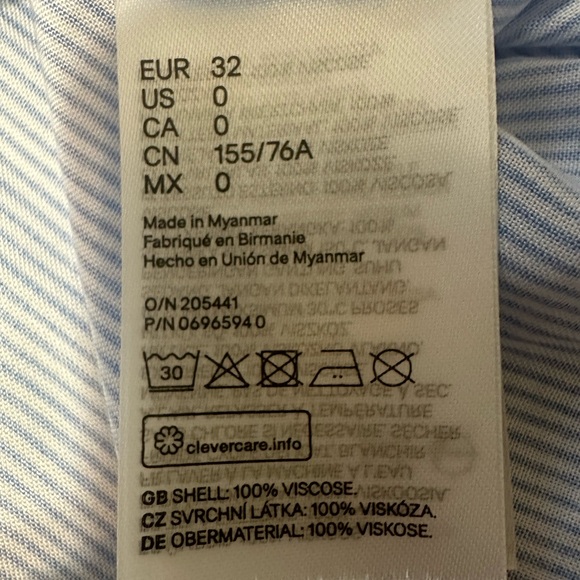 H&M Women’s Sleeveless Button Blouse - Picture 8 of 9